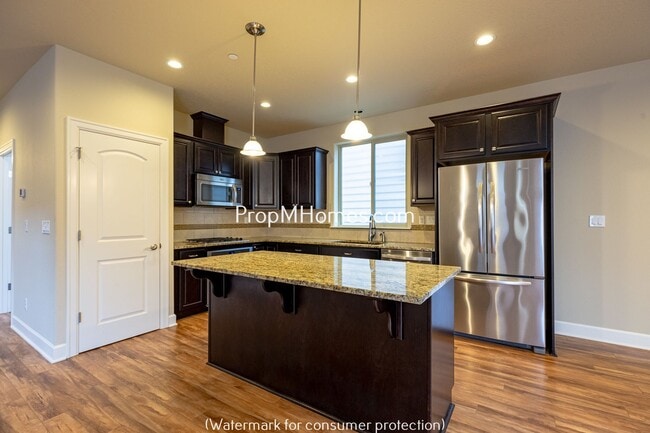 Foto del edificio - Beautiful Open Concept Four Bedroom Plus Office/Den in Villebois!