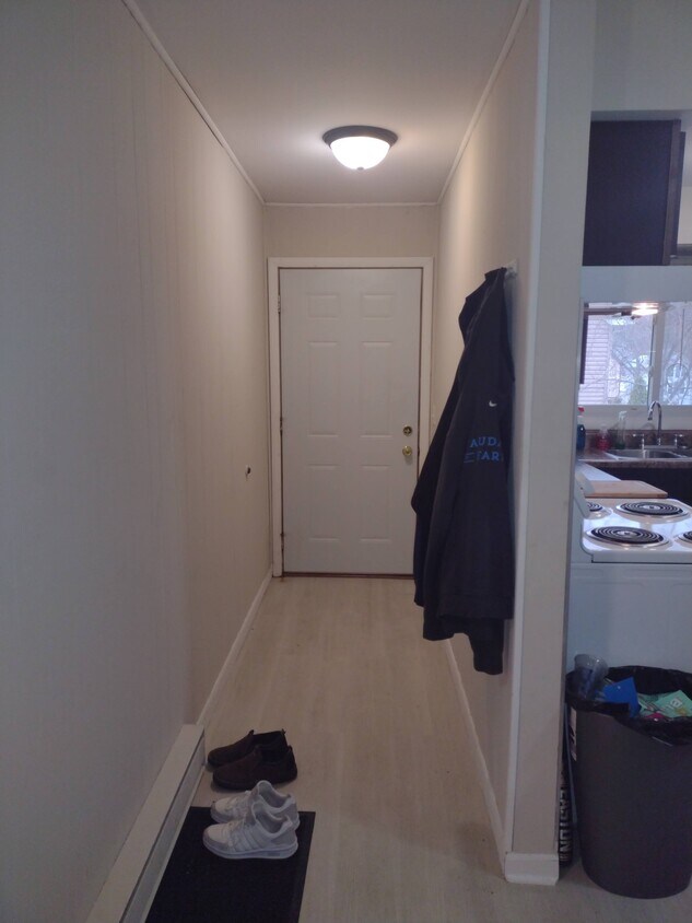 Entry Way - 535 Hawkins St