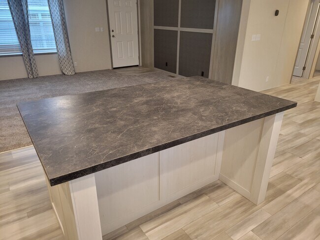 Foto del edificio - 9068 Windward Dr