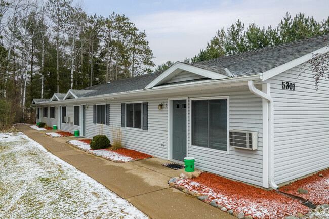 1 BDR Apartments - Whispering Pines