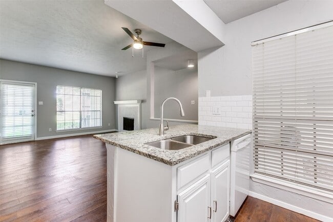 Foto del edificio - 3140 Devonshire Dr