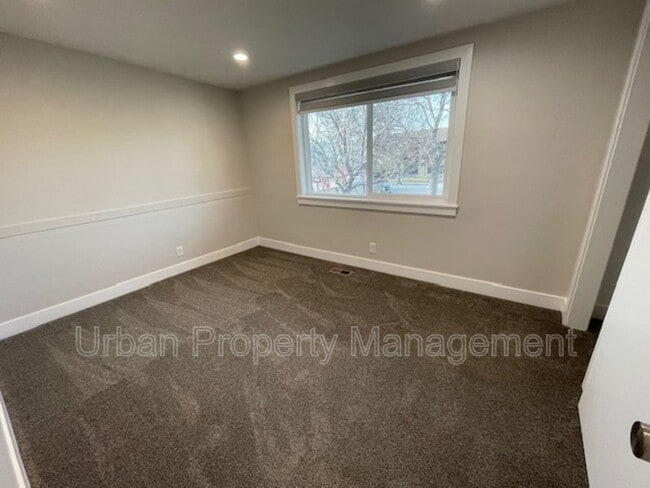 Building Photo - 310 E 6240 S