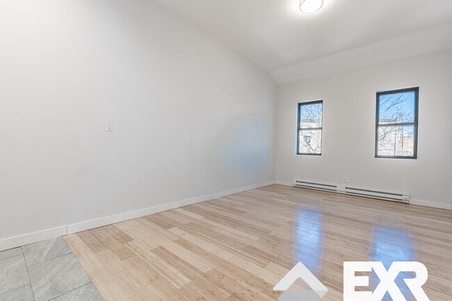Building Photo - 415 Knickerbocker Ave