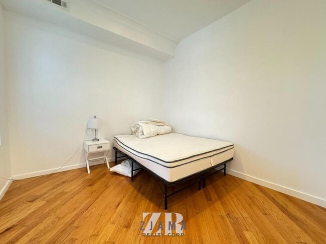 Building Photo - 5 bedroom in Brooklyn NY 11232