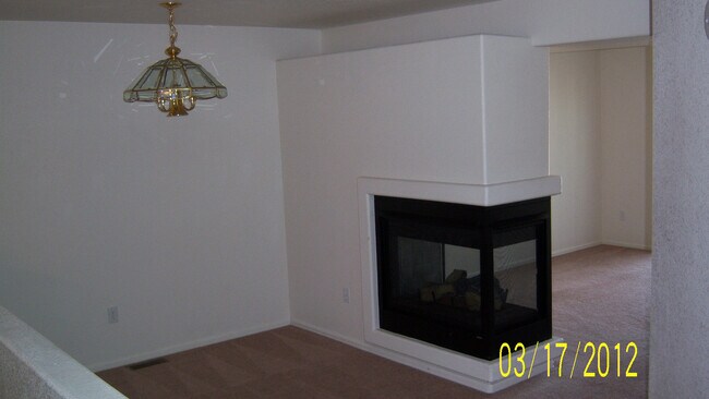 Foto del edificio - In Gated Community 2 Bed 2 Bath Condo 2 Ca...