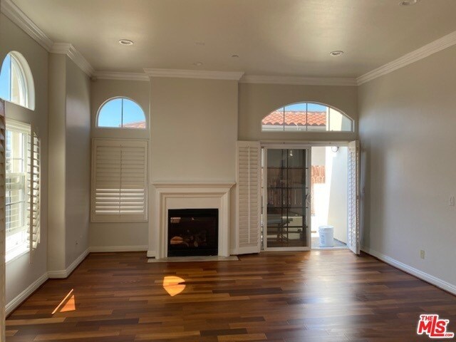 Building Photo - 616 S Wilton Pl