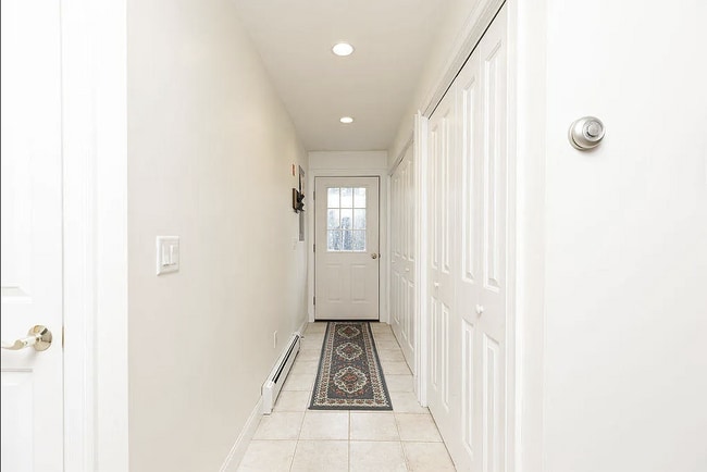 Building Photo - 10 Buffalo Ln