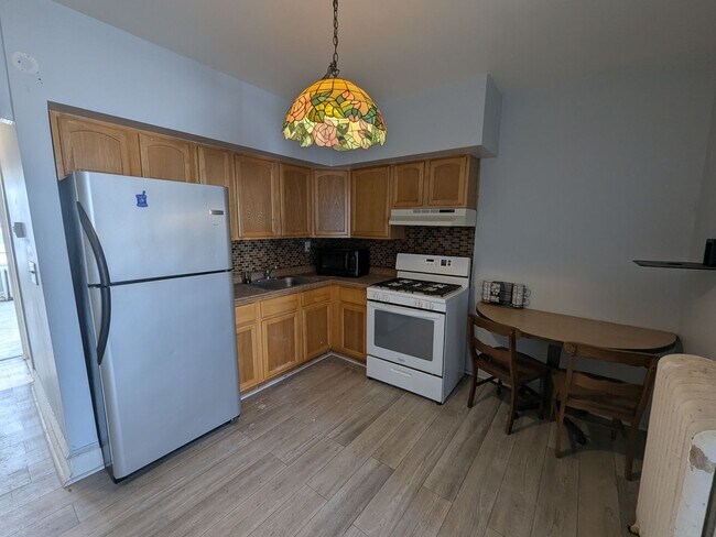 Building Photo - 4930 Ormes St