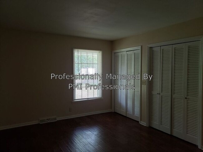 Building Photo - 310 Sadler Ct