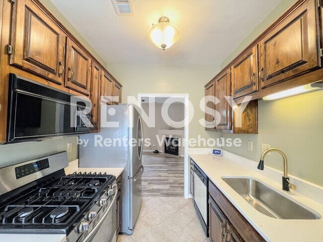 Building Photo - 628 Creekside Ct