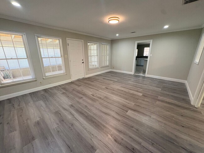 Foto del edificio - 2406 2nd Ave