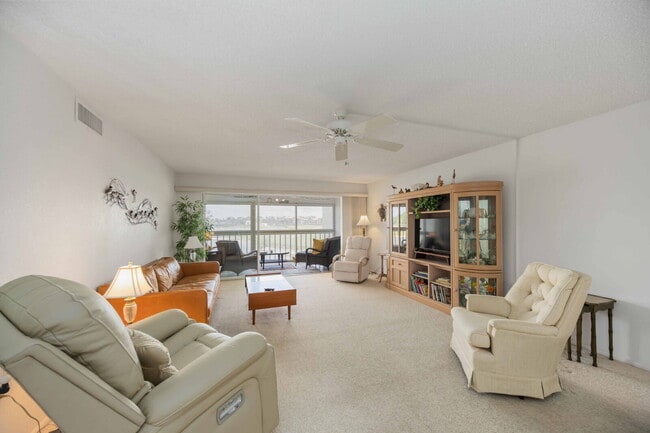 Building Photo - "Luxurious 2-Bed, 2-Bath Furnished Condo in the Halyard Club"
