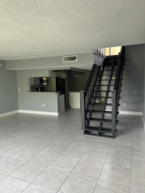 Foto del edificio - 8401 W Sample Rd