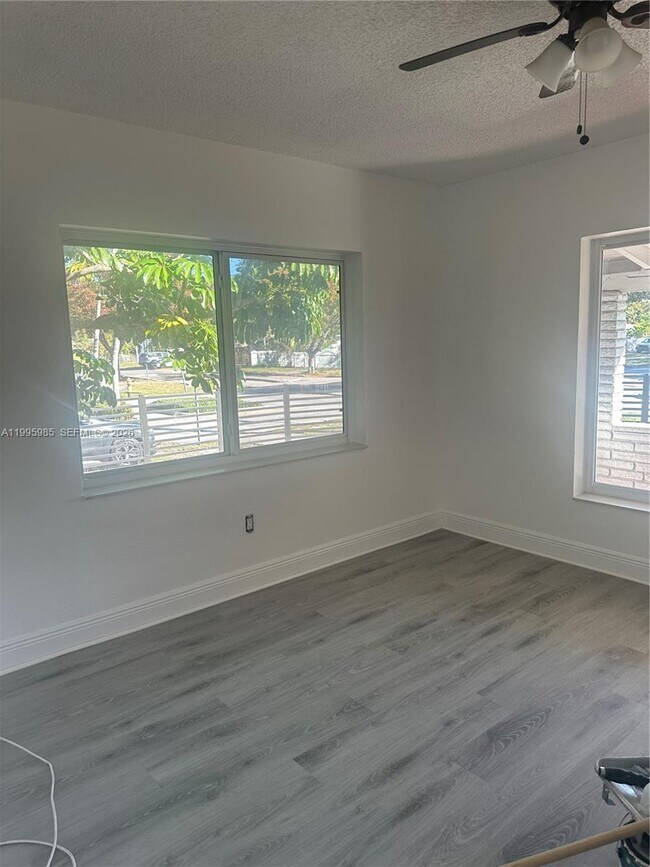 Foto del edificio - 12690 NW 10th Ave