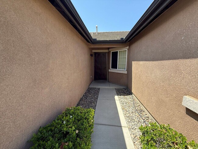 Foto del edificio - Incredible Rental In the SW! 3bd +2ba with RV parking $2,600 Rent
