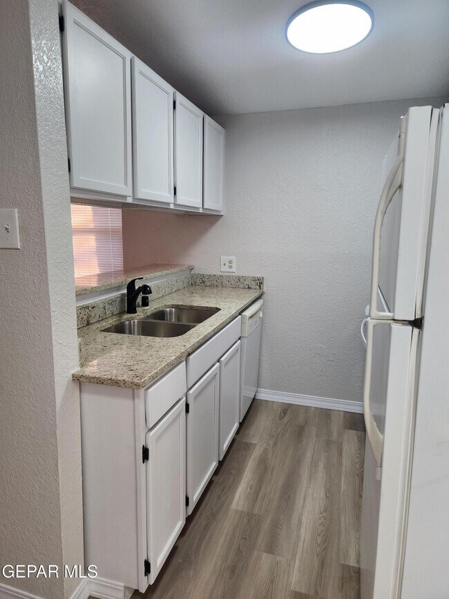 Foto del edificio - 10017 Caribou Dr