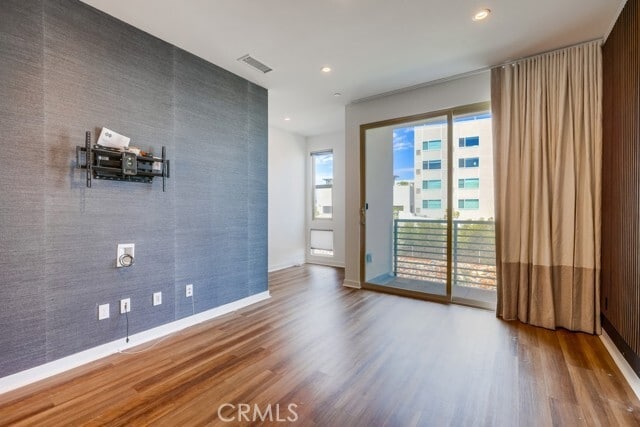 Building Photo - 335 Placemark