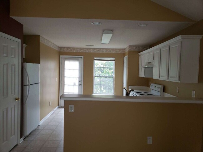Foto del edificio - Single Family Home with Fireplace in McDonough - Built 2004