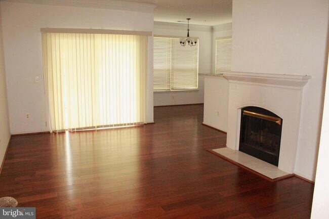 Foto del edificio - 1550 Spring Gate Dr.