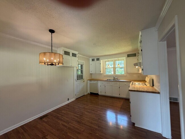 Building Photo - 524 Graycroft Dr SW