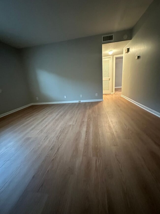 Foto del edificio - 3340 Pinewood Ave