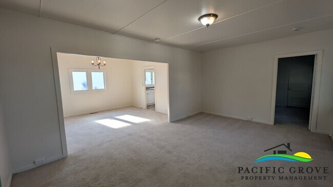 Building Photo - 216-17M-HL