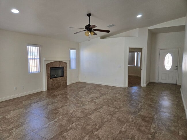 Building Photo - Must see Large 4 bedroom