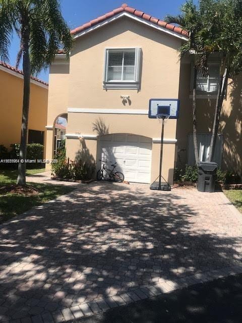 Building Photo - 1734 Royal Palm Way