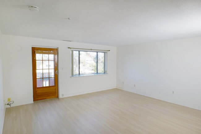 Building Photo - 159 Concord Ave