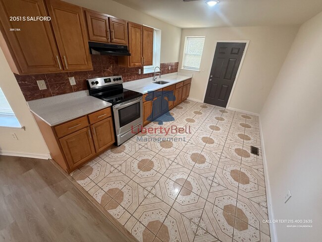 Photo - 2051 S Salford St (Philadelphia, PA) House