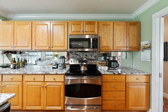Cocina - 666 Fairway Ave NE
