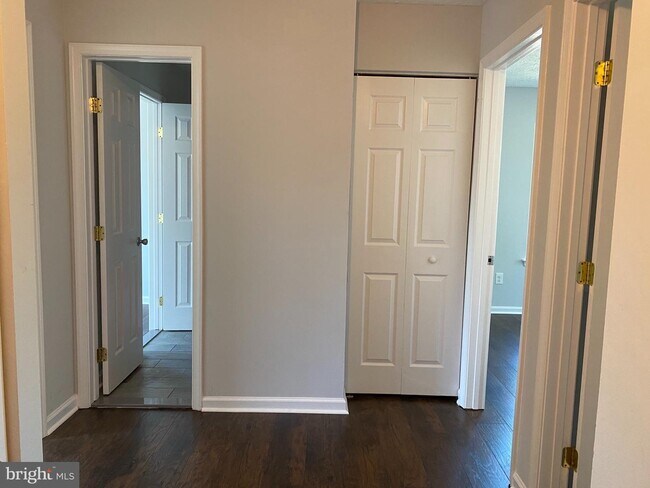 Building Photo - 4287 Drake Ct