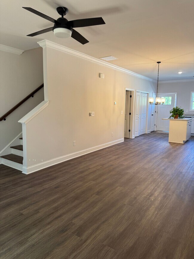 Foto del edificio - Luxury Lakeview Living Just Minutes from Downtown Gainesville