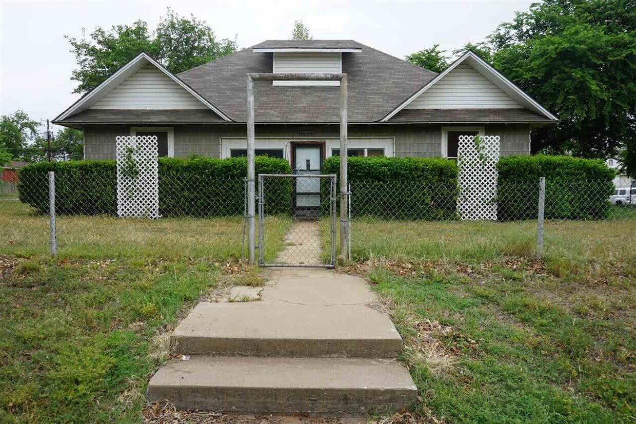 501 E 6th St, TX 76354 House Rental in TX