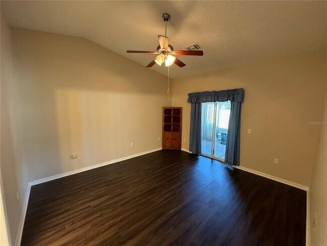 Foto del edificio - 545 Golfview Ct