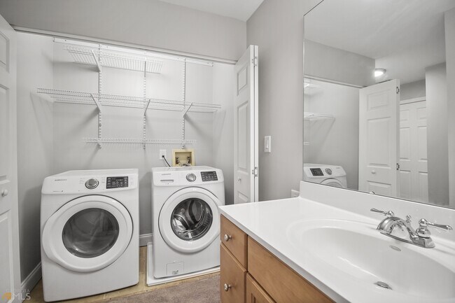 Foto del edificio - 1202 Pine Heights Dr NE