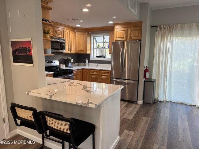 Foto del edificio - 28 Melrose Dr