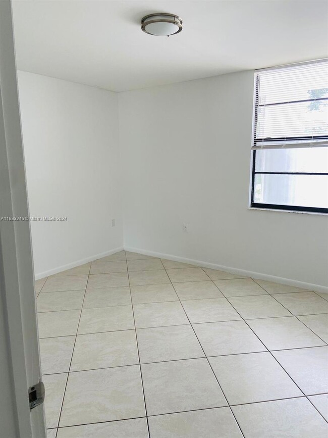 Building Photo - 3500 Whitehall Dr