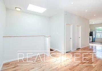 Foto del edificio - 3 Bed 1 Bath in PLG!