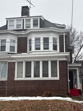 Building Photo - 649 W State St