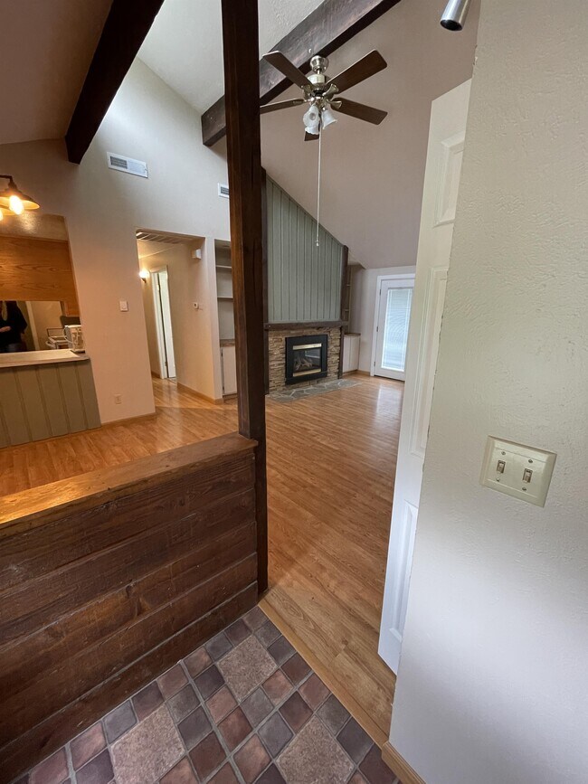 Foto del edificio - 385 Pheasant Pl