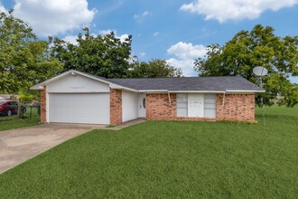 Building Photo - 1053 Western Hills Dr