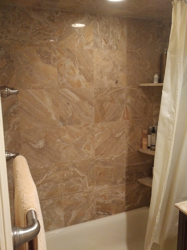 Columpios y toboganes en el parque St Helens en el vecindario de Harney Heights. - 6 Whittier Pl