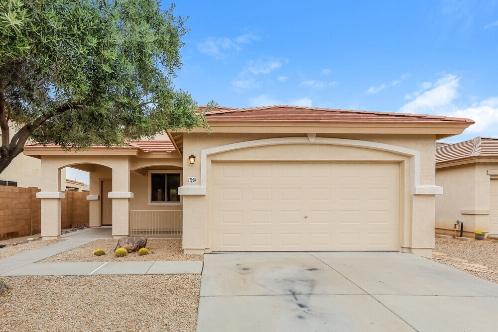 Foto principal - 17028 W Halifax Ln