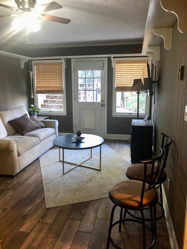 Living Room - 107 S Glenwood Trl