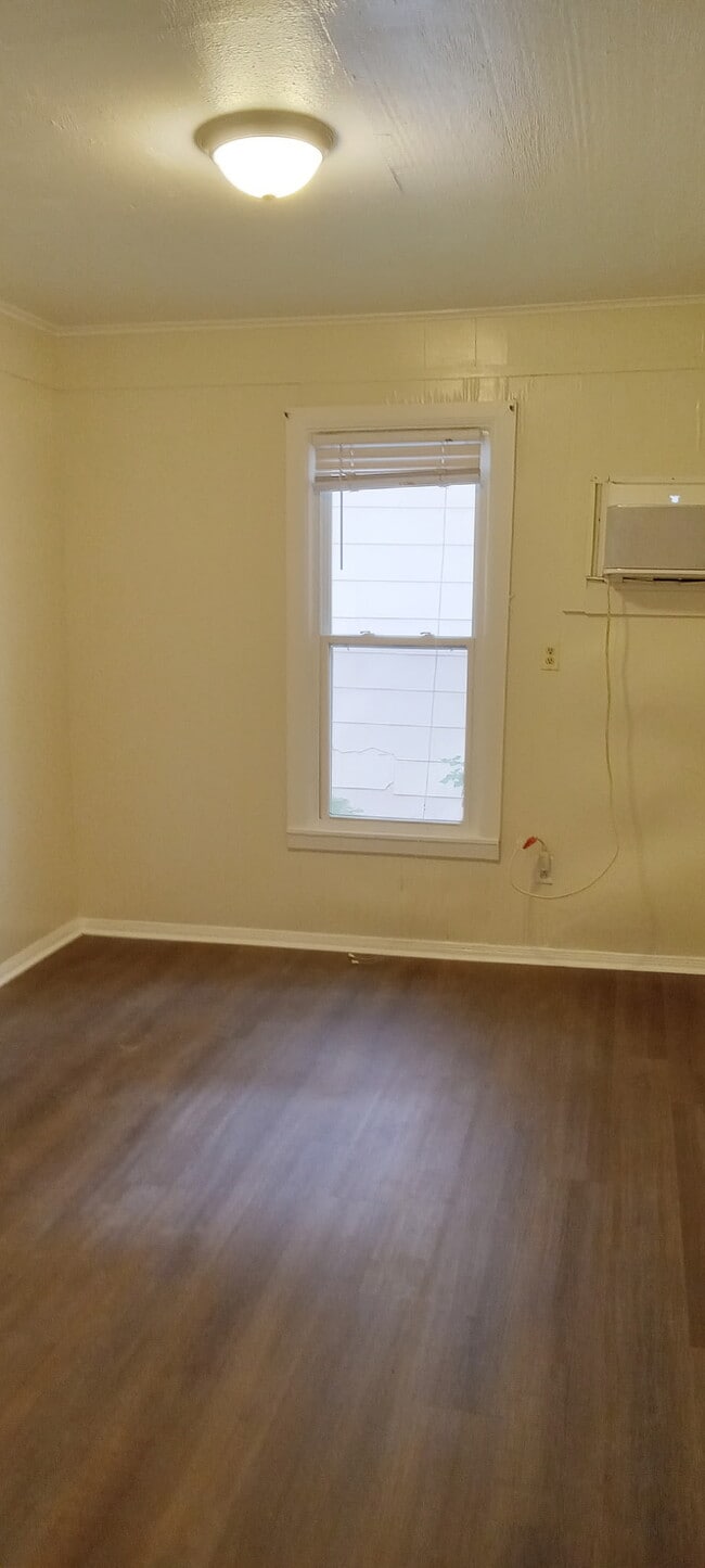 Bedroom - 305 S Magnolia St