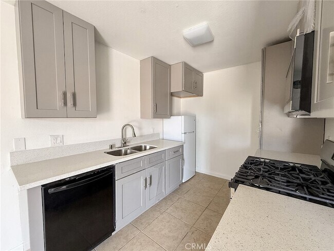 Foto del edificio - 5839 Bagley Ave