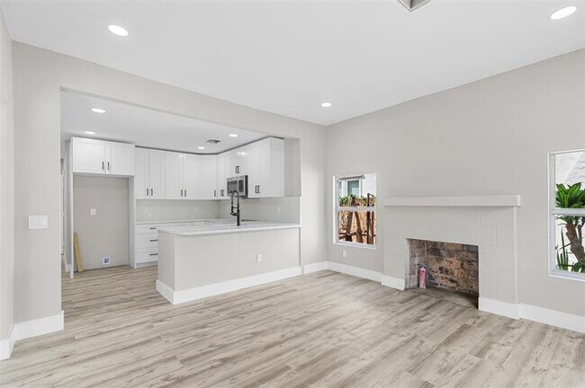 Building Photo - 634 37th St