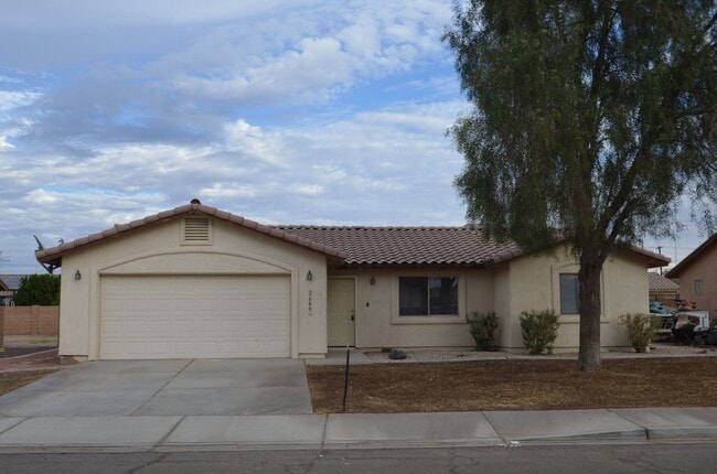Building Photo - Cul-de-Sac three bedroom two bath split fl...
