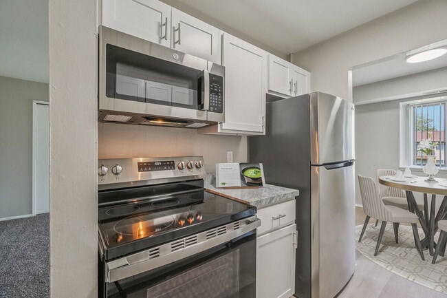 Building Photo - Laketree